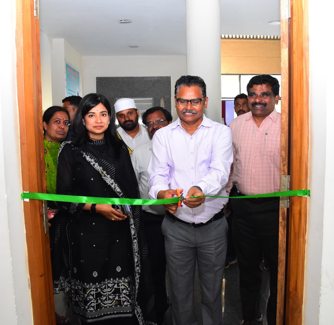 జిల్లా మున్సిపల్ ఎన్నికల సాధారణ పరిశీలకులు డాక్టర్ శ్రీనివాస్ రెడ్డి, అదనపు కలెక్టర్ గడ్డం నగేష్ తో కలిసి ప్రారంభం